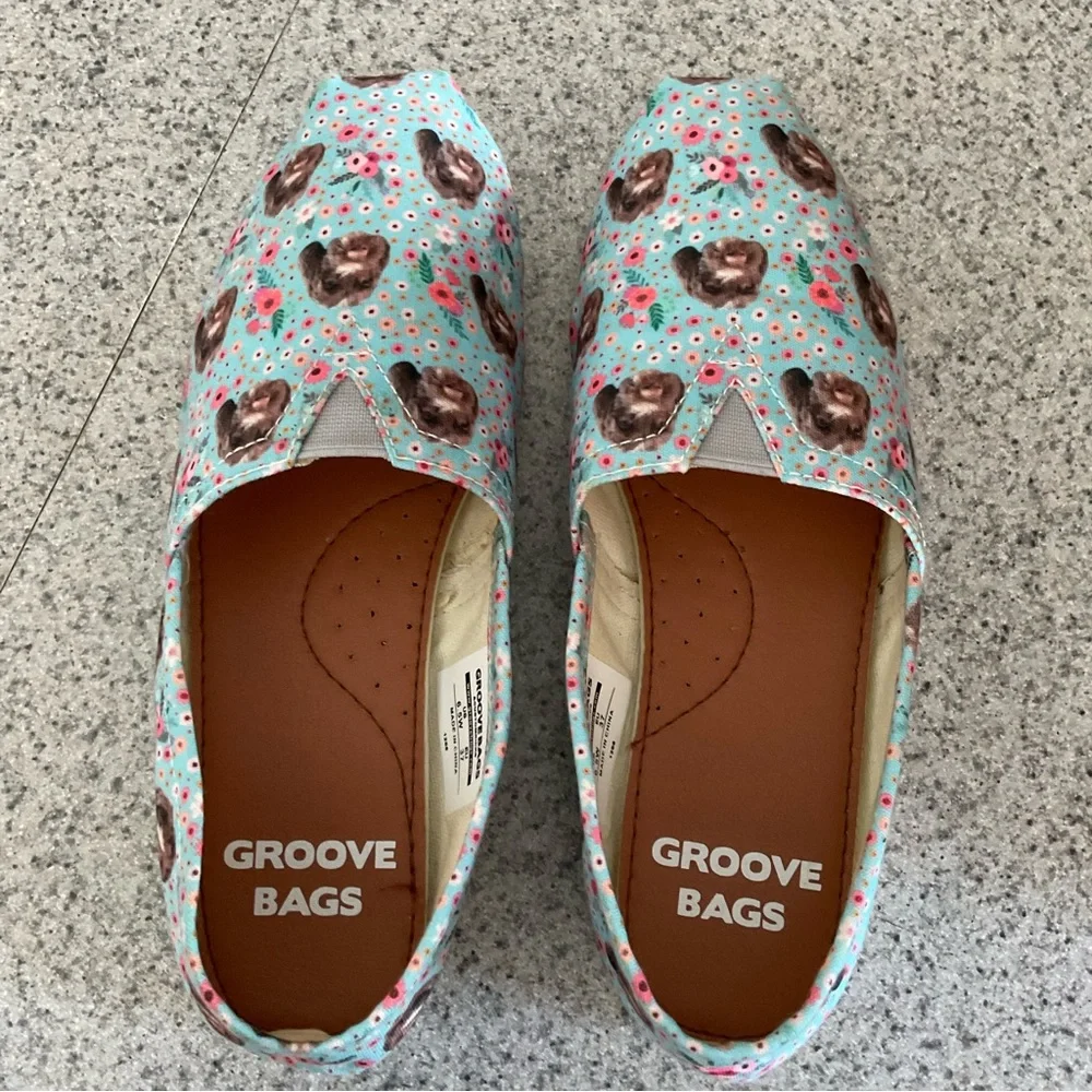 GrooveBags Slip-on Dog Shoes, Women’s Sz 6.5W (EU-37)